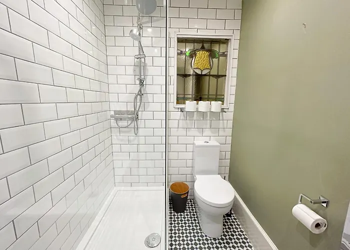 1 Bed Character Filled * Глазго