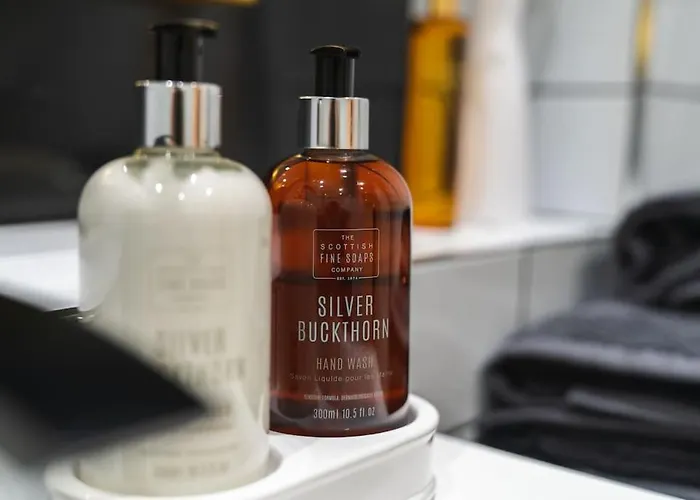 The Escape - 5* In The Heart Of Glasgow! 格拉斯哥