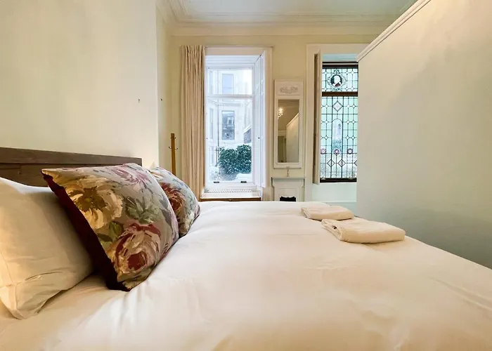 1 Bed Character Filled * Глазго