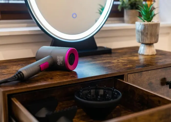 The Escape - 5* In The Heart Of Glasgow!