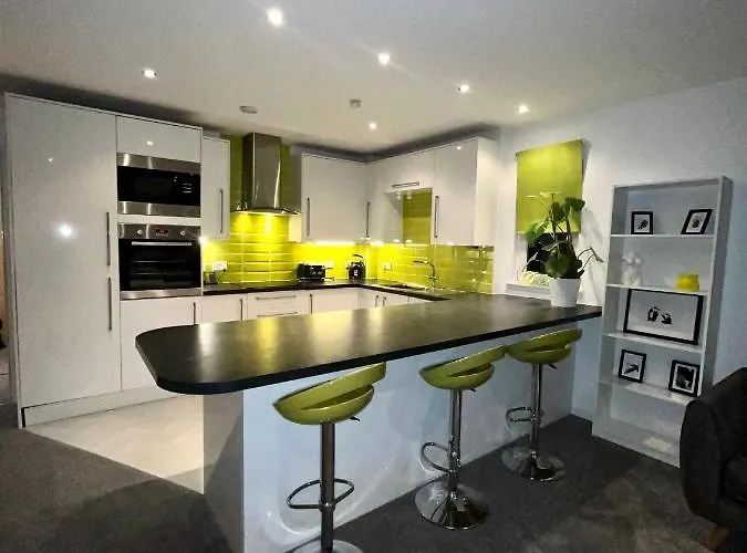 Glas Go Executive 2-bedroom Near Ovo Hydro Free Parking Apartment *