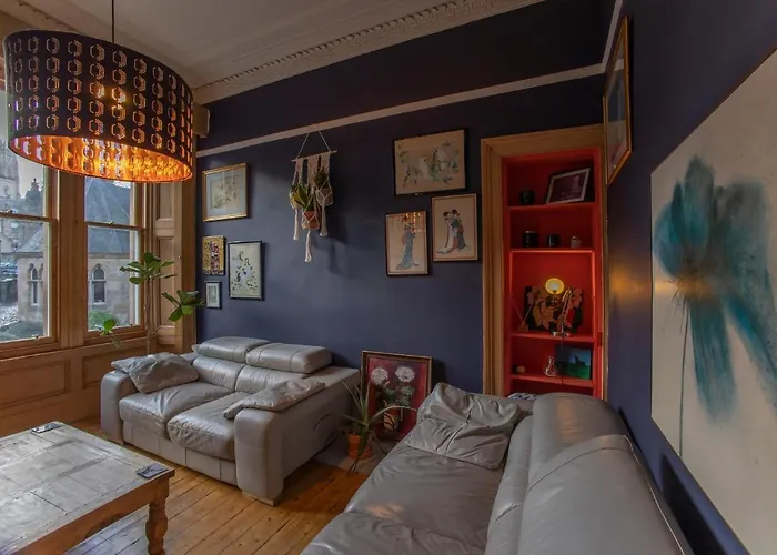 2 Bed In Great Location 15-20 Minutes Walk To Sec דירה גלאזגו