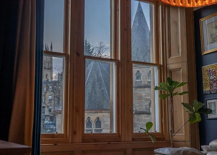 2 Bed In Great Location 15-20 Minutes Walk To Sec גלאזגו