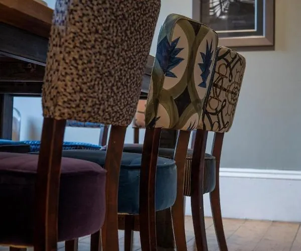 2 Bed In Great Location 15-20 Minutes Walk To Sec גלאזגו