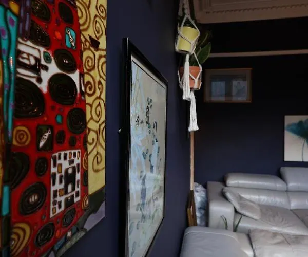 2 Bed In Great Location 15-20 Minutes Walk To Sec דירה גלאזגו