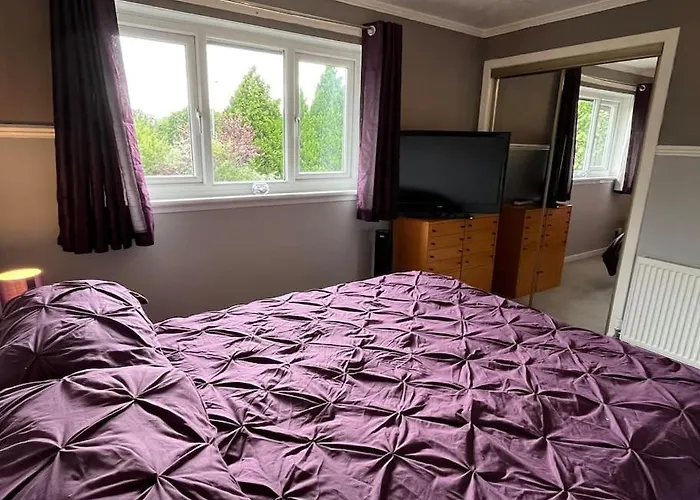 Spacious Near Glasgow