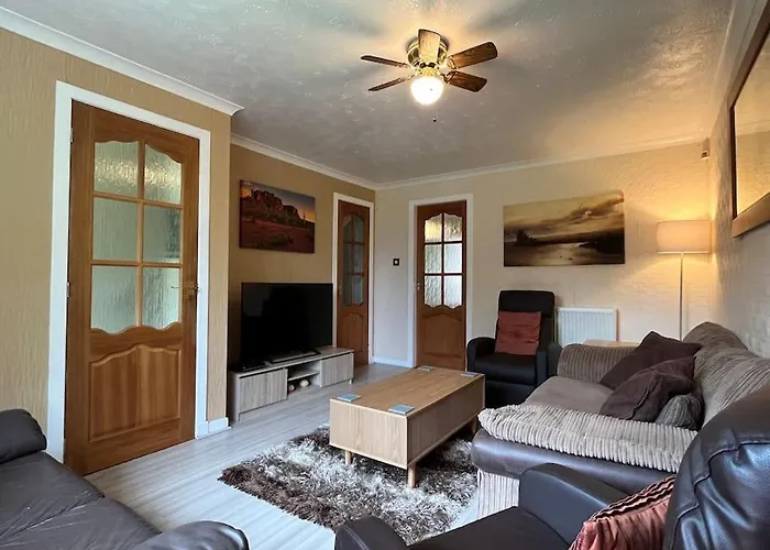 בית נופש Spacious Near גלאזגו