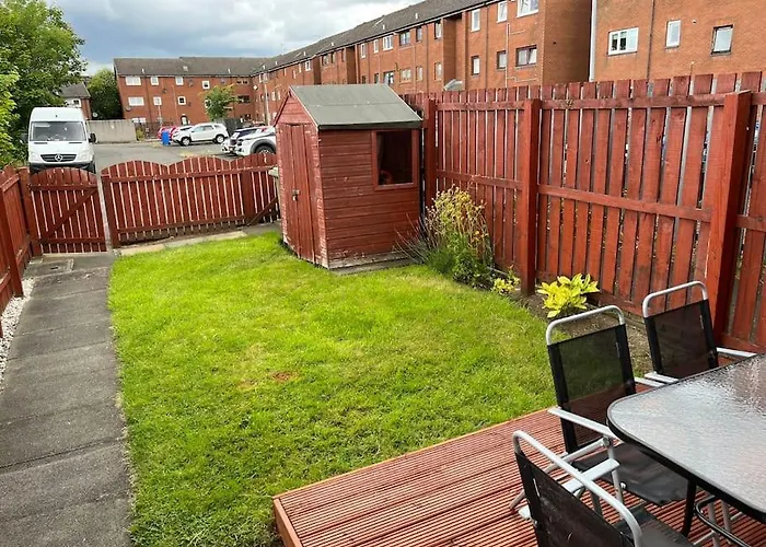 Spacious Near Glasgow