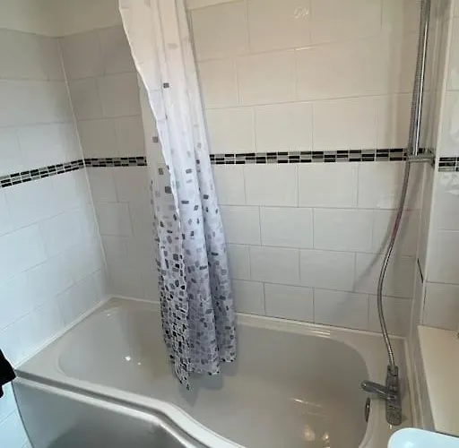 Spacious Near * גלאזגו