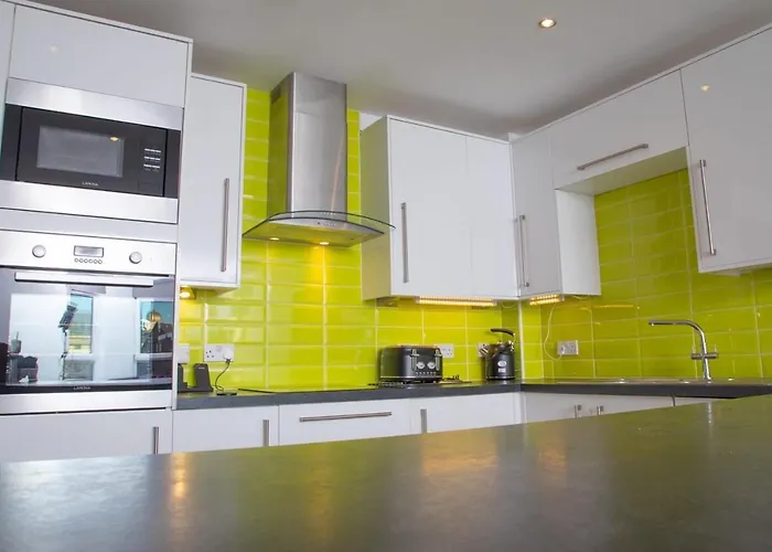 Glas Go Executive 2-bedroom Near Ovo Hydro Free Parking *