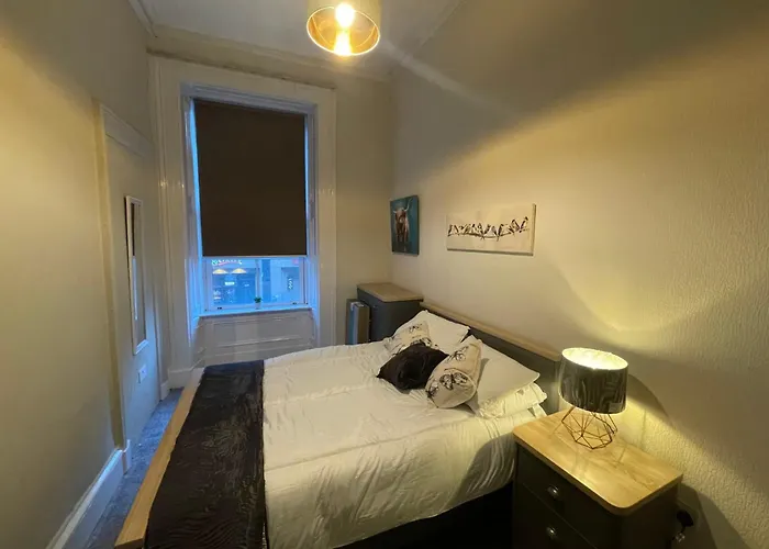 Traditional 5 Bedroom Centre * Glasgow