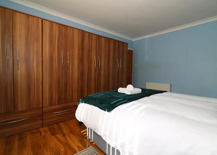 Signature - Dumbreck House Apartment *