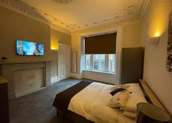 Traditional 5 Bedroom Centre Glasgow