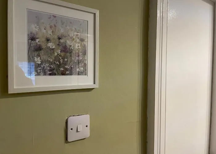 Traditional 5 Bedroom Centre Apartment