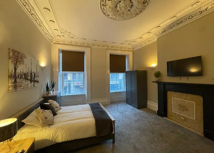 Traditional 5 Bedroom Centre Lägenhet Glasgow