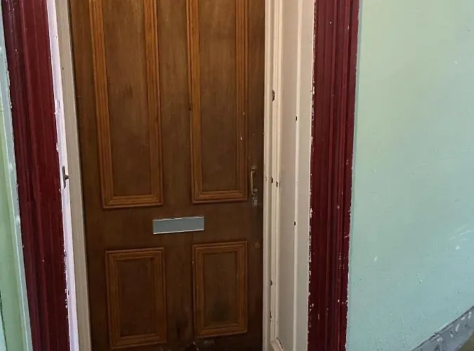 Traditional 5 Bedroom Centre * Glasgow