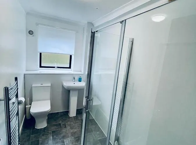 Modern 2 Bedroom With Free Parking *