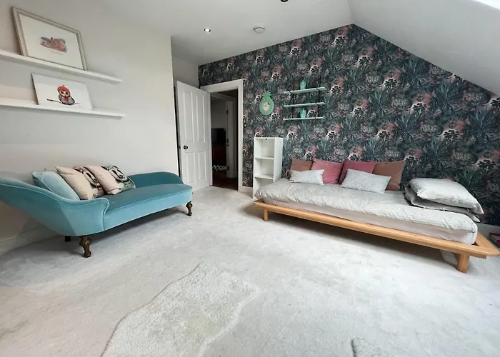 3-bed Bonny Flat - West End Centre