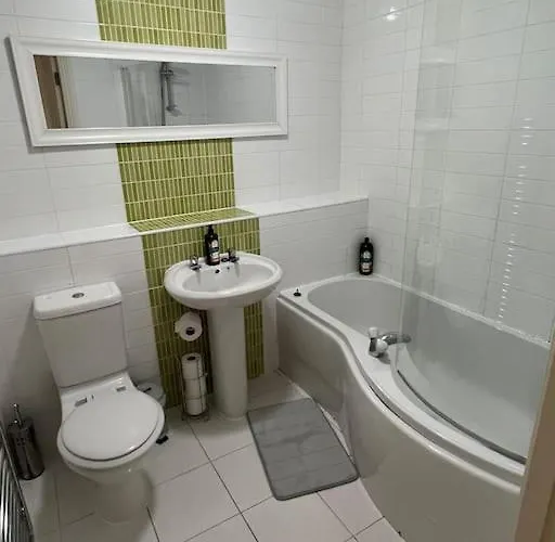 Modern 2 Bedroom Flat Near Centre Appartement