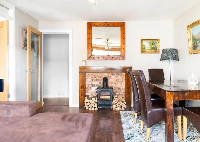 Lovely 1-bedroom With Balcony In West End Glasgow