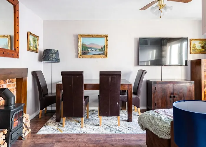 Lovely 1-bedroom With Balcony In West End Appartamento