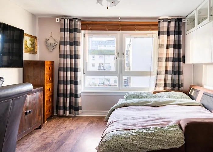 Lovely 1-bedroom With Balcony In West End Appartamento