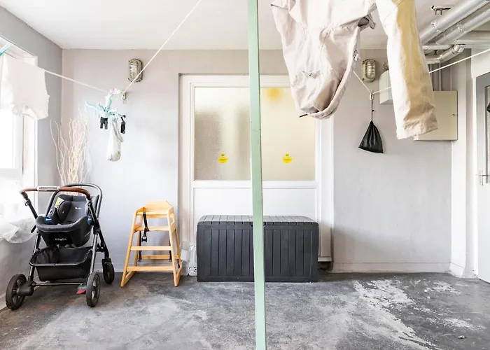 Lovely 1-bedroom With Balcony In West End *