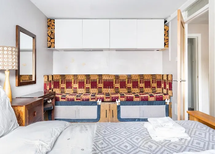 Lovely 1-bedroom With Balcony In West End * Glasgow