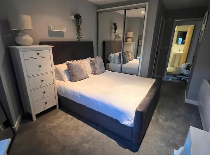 Glas Go Executive 2-bedroom Near Ovo Hydro Free Parking Apartment