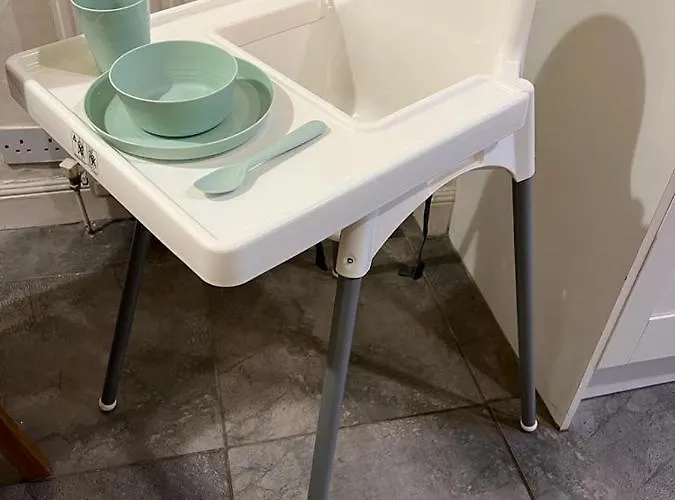 Victorian 3 Bedroom Main Door Flat, King Size Beds , Large Appartamento *