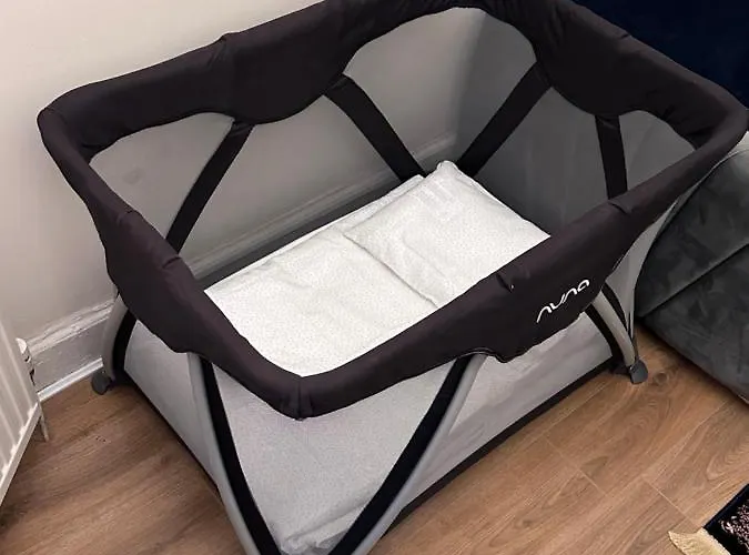 شقة Victorian 3 Bedroom Main Door Flat, King Size Beds , Large