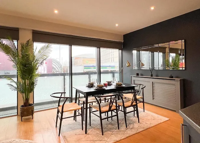 Lovely 2 Bed Duplex With Hydro Views Apartment