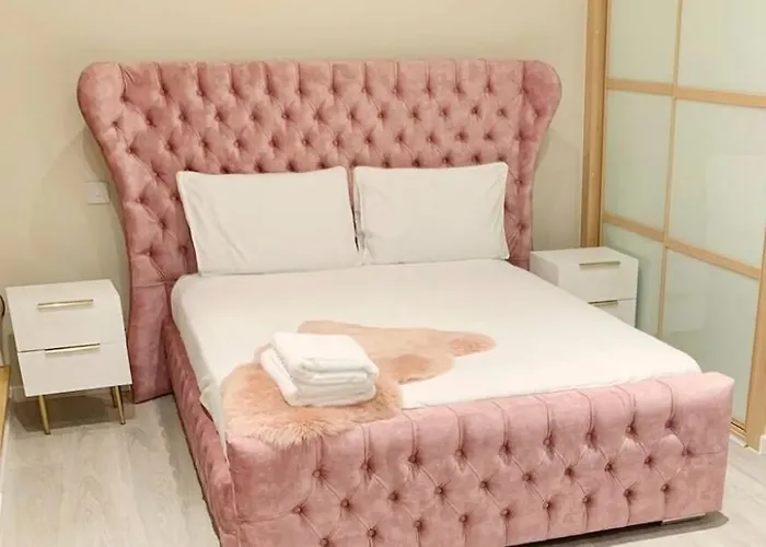 Station Skyline With Parking Appartamento