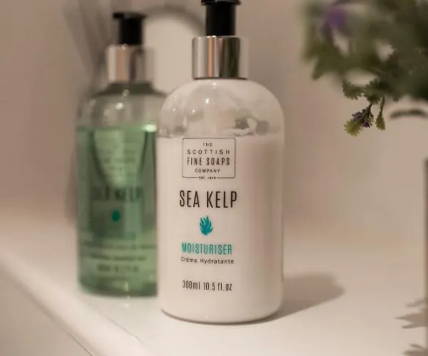 West End Escape - Prime Location *