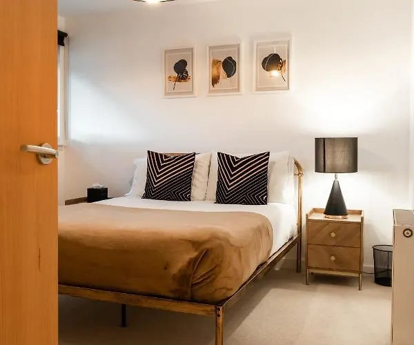 West End Escape - Prime Location