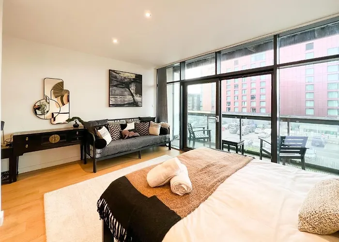 Lovely 2 Bed Duplex With Hydro Views Appartamento Glasgow