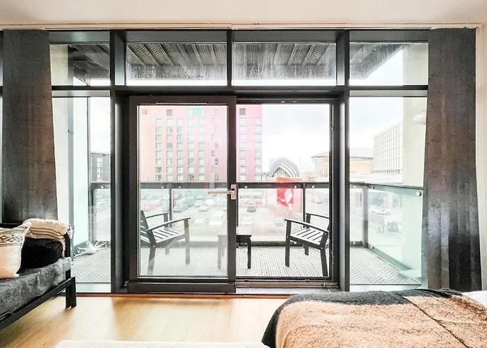 Lovely 2 Bed Duplex With Hydro Views * Glasgow