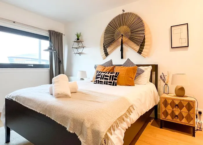 Apartment Lovely 2 Bed Duplex With Hydro Views Glasgow