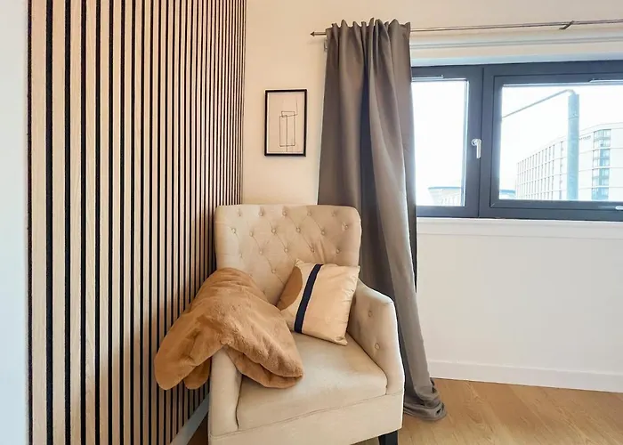 Lovely 2 Bed Duplex With Hydro Views *