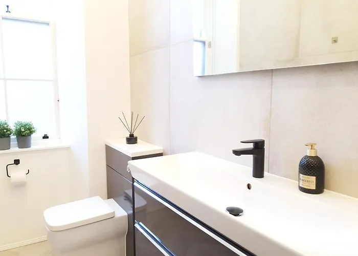 69 St Georges Mansions * Glasgow