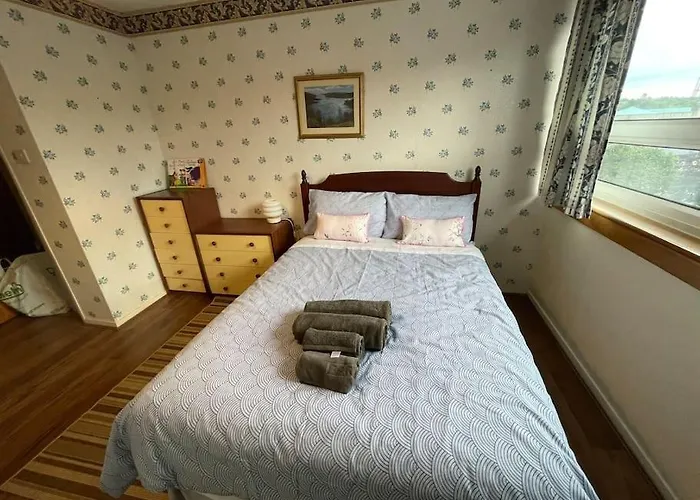 West End Hidden Gem - Modern 2-bedroom With Residents Patio Apartment *