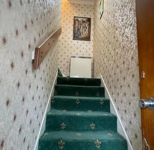 West End Hidden Gem - Modern 2-bedroom With Residents Patio Appartamento *