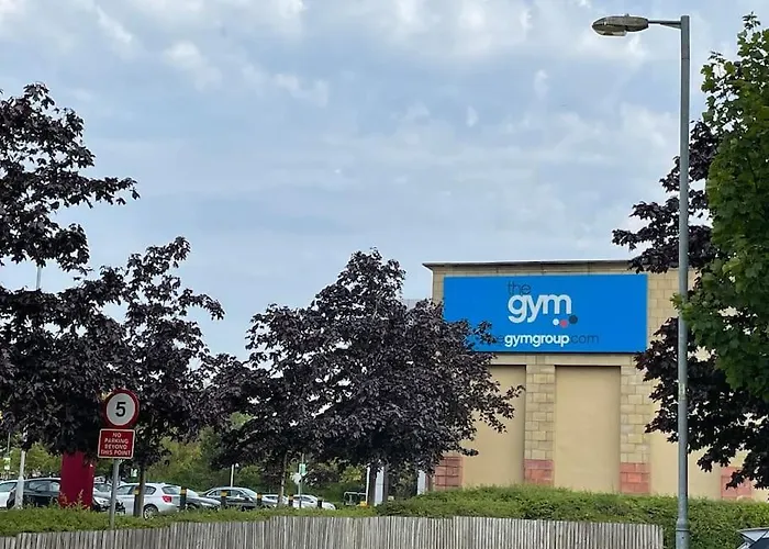 West End Hidden Gem - Modern 2-bedroom With Residents Patio Apartamento