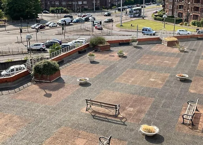 West End Hidden Gem - Modern 2-bedroom With Residents Patio