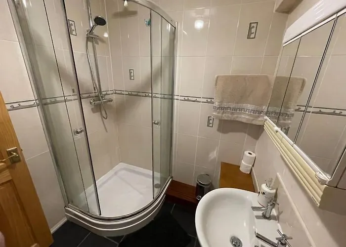 Apartment West End Hidden Gem - Modern 2-bedroom With Residents Patio *