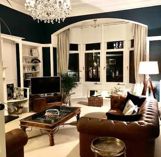 شقة Spacious 3 Bed Flat In The Heart Of The West End.