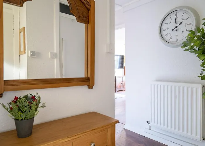 Lovely 1-bedroom With Balcony In West End Apartament Glasgow