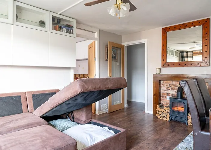 Apartment Lovely 1-bedroom With Balcony In West End