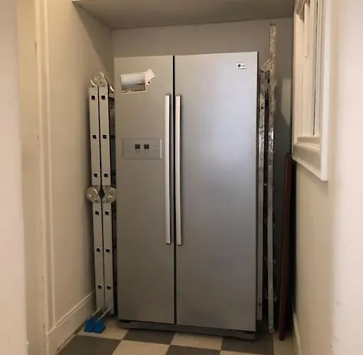 Spacious 3 Bed Flat In The Heart Of The West End. *