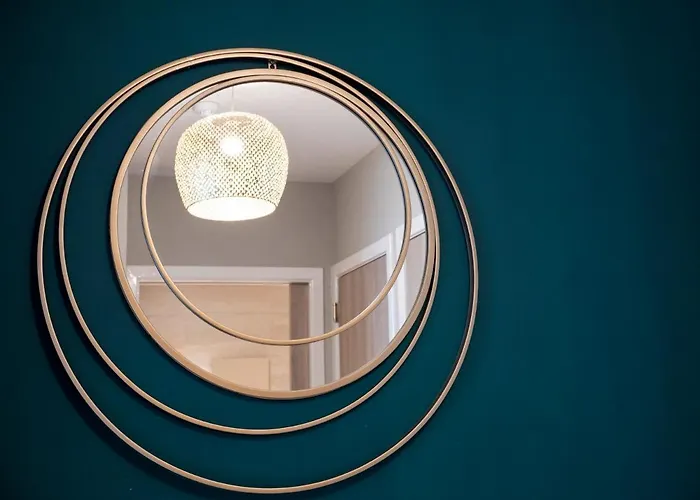 Glassford Apartment *